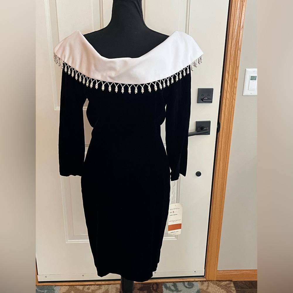Vintage New Donna Ricco black velvet and satin pearl detail fitted dress. Size 8